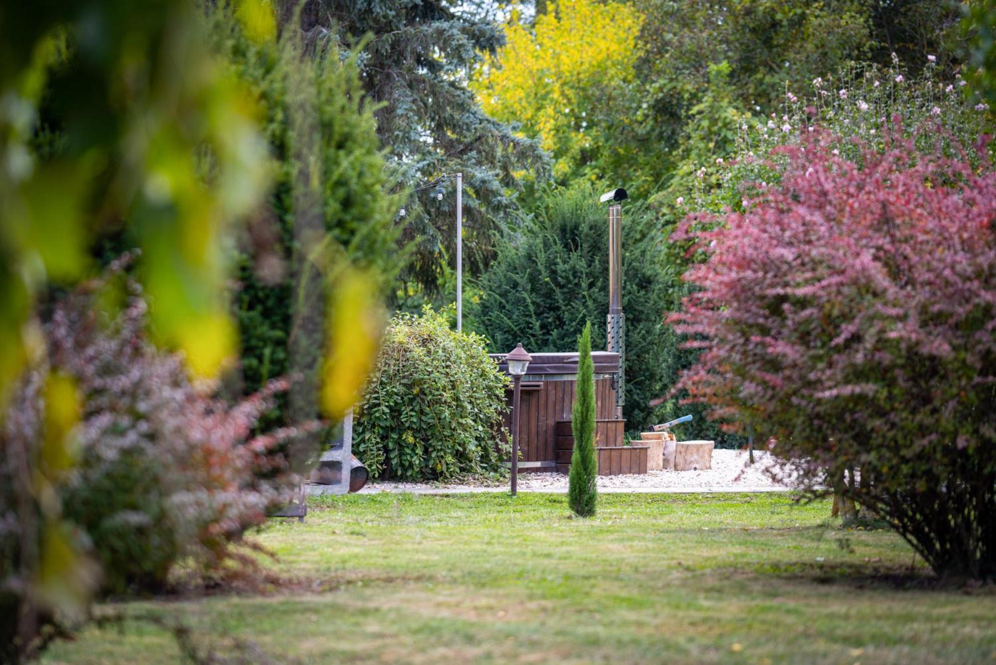 Posteleki Vendeghaz-Nyugalom Szigetei Villa Gyula Exterior photo